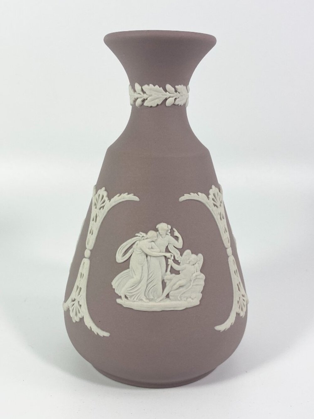 Wedgwood Cameo Bud Vase cream on Lilac Color Jasperware England-Extremely RARE !